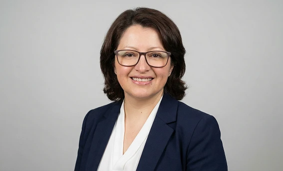 Abogada especialista en derecho inmobiliario y saneamiento legal de predios en Perú